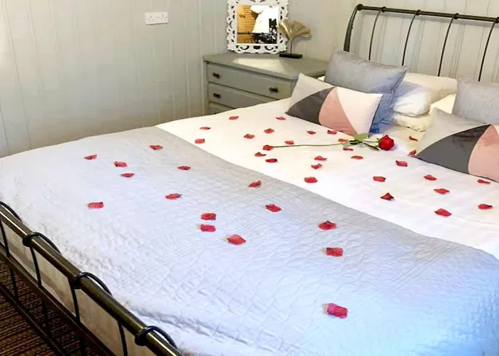 Beech 4 Hot Tub * York